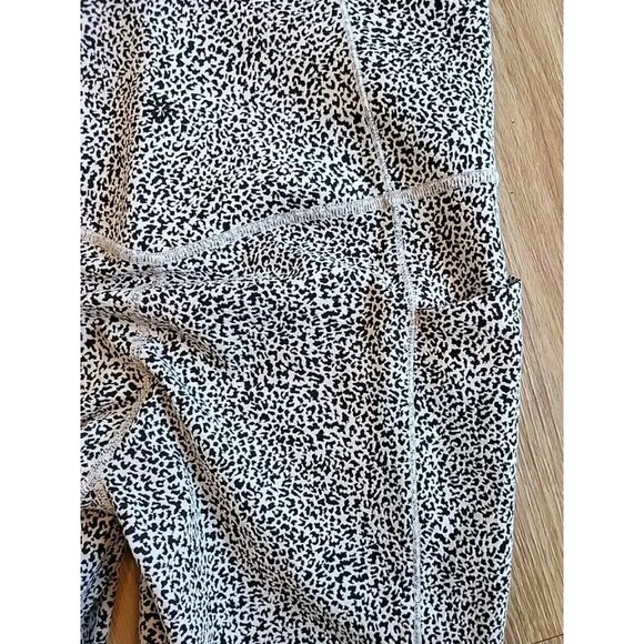 ATHLETA Leopard Leggings ULTIMATE STASH Textured 7/8 Tailwind Black White S - Picture 7 of 12